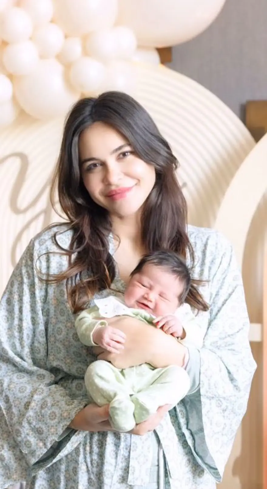 Zeynep Demirel doğum sonrası ilk kez anlattı: Hamilelik boyunca kızları hazırlamakla uğraştım 1 Zeynep Demirel doğum sonrası ilk kez anlattı: Hamilelik boyunca kızları hazırlamakla uğraştım 1