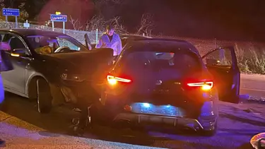 Sakarya'da iki otomobil çarpıştı: 3 yaralı