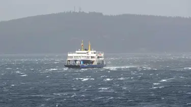 Ege Denizi'nde fırtına uyarısı: Bazı feribot seferleri iptal edildi
