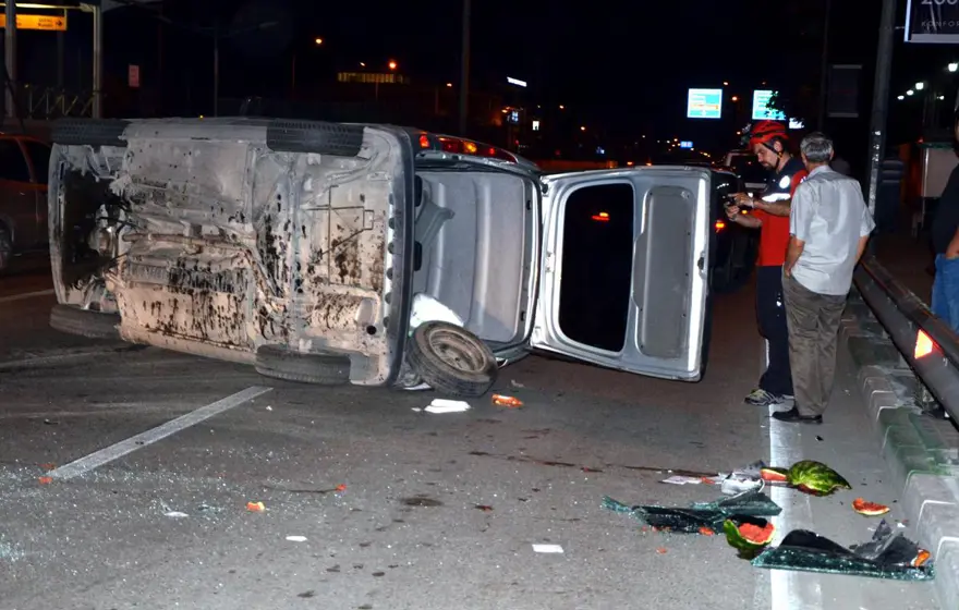 Bursa'da trafik kazası: 1 ölü, 3 yaralı Bursa'da trafik kazası: 1 ölü, 3 yaralı