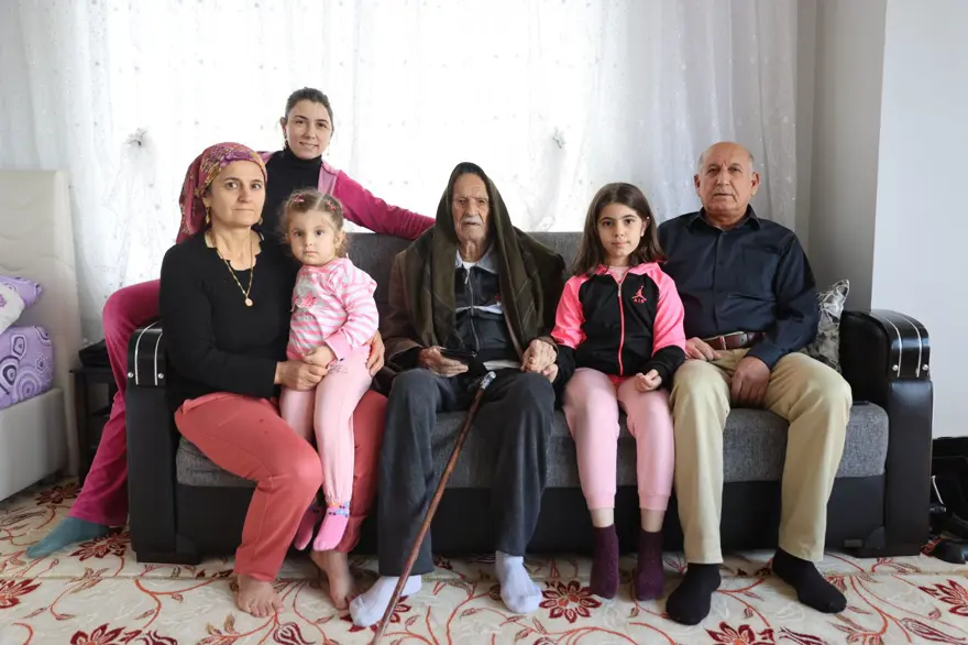 102 yaşındaki Ahmet dedenin uzun yaşam sırrıymış: "Asırlık çınarlar" 3 altın kuralı açıkladı 4