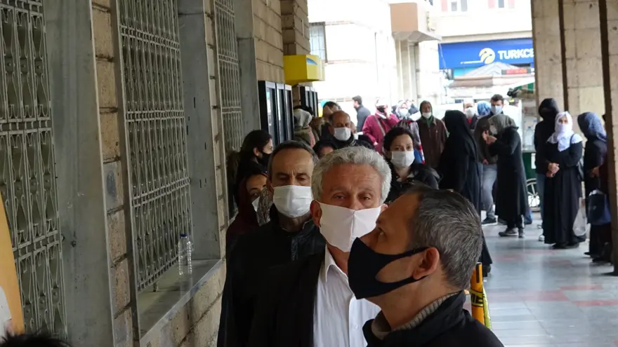 PTT önünde yine aynı manzara 2 PTT önünde yine aynı manzara 2