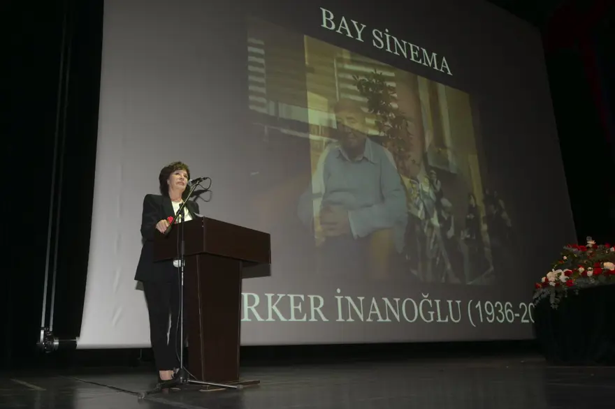 Türker İnanoğlu'na veda: Duayen sinemacı son yolculuğuna uğurlandı 15