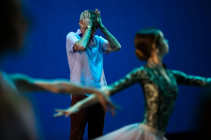 Bolşoy Bale Grubu'nun dansçısı, dekorun altında kalarak sahnede hayatını kaybetti 1 Bolşoy Bale Grubu'nun dansçısı, dekorun altında kalarak sahnede hayatını kaybetti 1