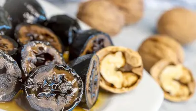 Kalın bağırsak kanserini önleyen besin: Günde 5 tane yemek yetiyor