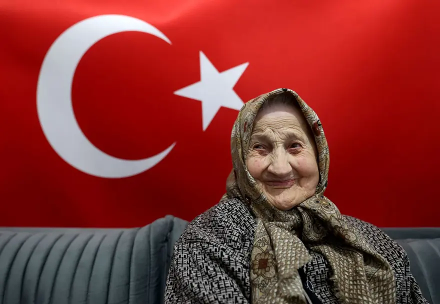 "CUMHURİYETLE YAŞAMAK GURUR VERİYOR" 3 "CUMHURİYETLE YAŞAMAK GURUR VERİYOR" 3