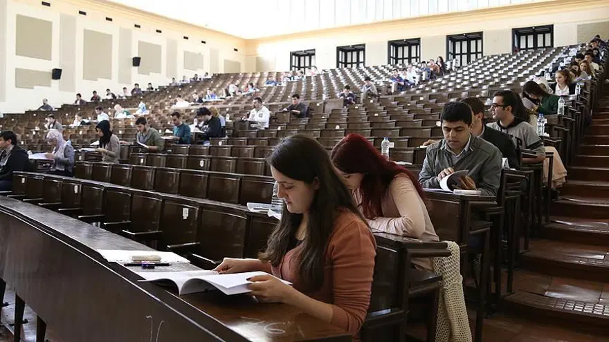 ODTÜ VE KOÇ ÜNİVERSİTESİ BİRİNCİ 3 ODTÜ VE KOÇ ÜNİVERSİTESİ BİRİNCİ 3