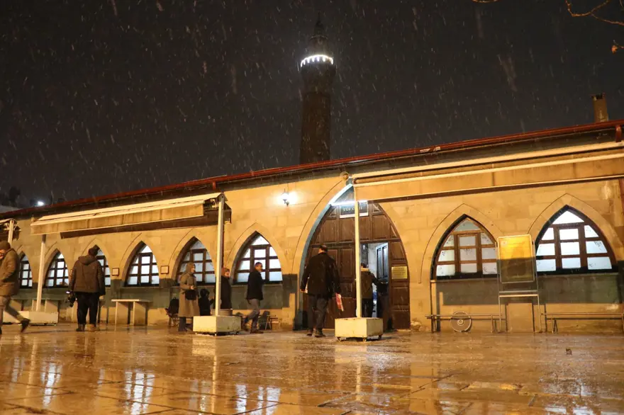 Sadece Sivas'ya yapılan 5 asırlık gelenek: Bütün camilerde söyleniyor 4