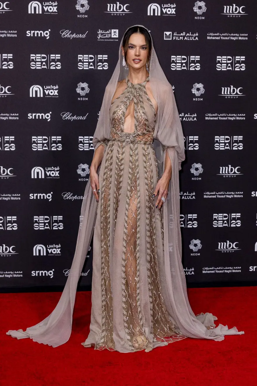 Kızıldeniz Film Festivali'ne Hollywood yıldızları akın etti: Meryem Uzerli ile Will Smith'in buluşması gündem oldu 8 Kızıldeniz Film Festivali'ne Hollywood yıldızları akın etti: Meryem Uzerli ile Will Smith'in buluşması gündem oldu 8