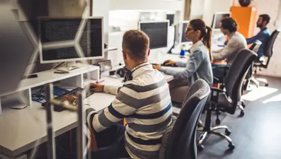 Harvardlı bilim insanları "10 saatten fazlası tehlikeli" diyor: Kolon ve meme kanserine davetiye çıkarıyor