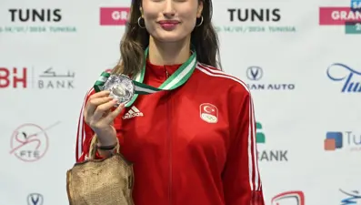 Milli eskrimci Nisanur Erbil, Türkiye'ye bir ilki yaşattı