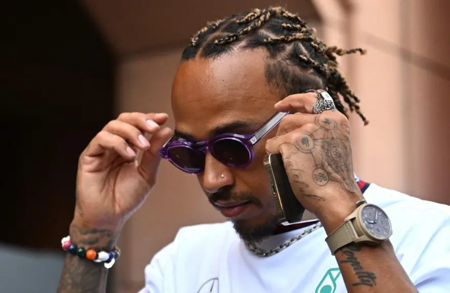 Formula 1 pistinden moda dünyasına: Valentino’nun yeni yüzü Lewis Hamilton 