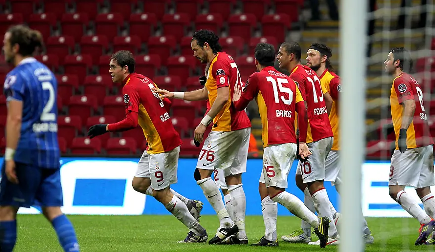 Galatasaray 9'da 9 yaptı 10 Galatasaray 9'da 9 yaptı 10