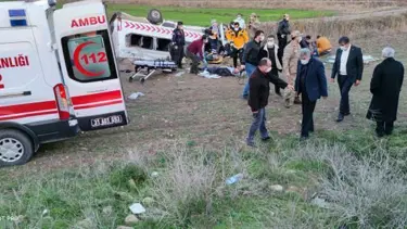 Sağlık personellerini taşıyan araç devrildi: 1 ölü, 12 yaralı