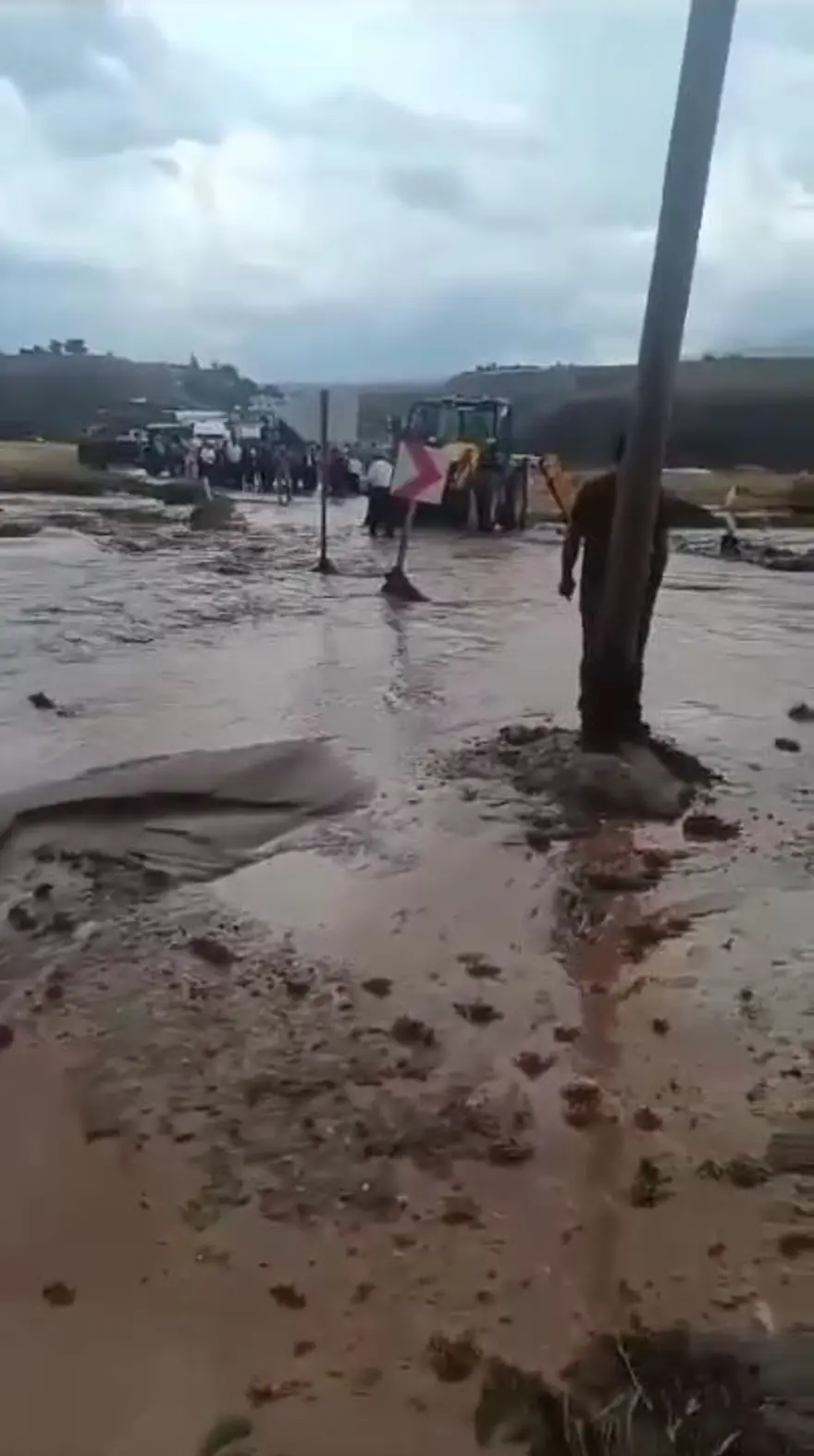 Şırnak’ta şiddetli yağış: Caddeler suyla doldu, ulaşımaksadı 2