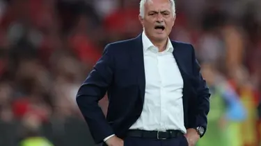 Mourinho ilk iç saha maçında 2 puan kaybetti, hakemlere yüklendi: "Balayı dönemi bitti"