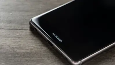 Huawei yeni katlanabilir telefonunu duyurdu