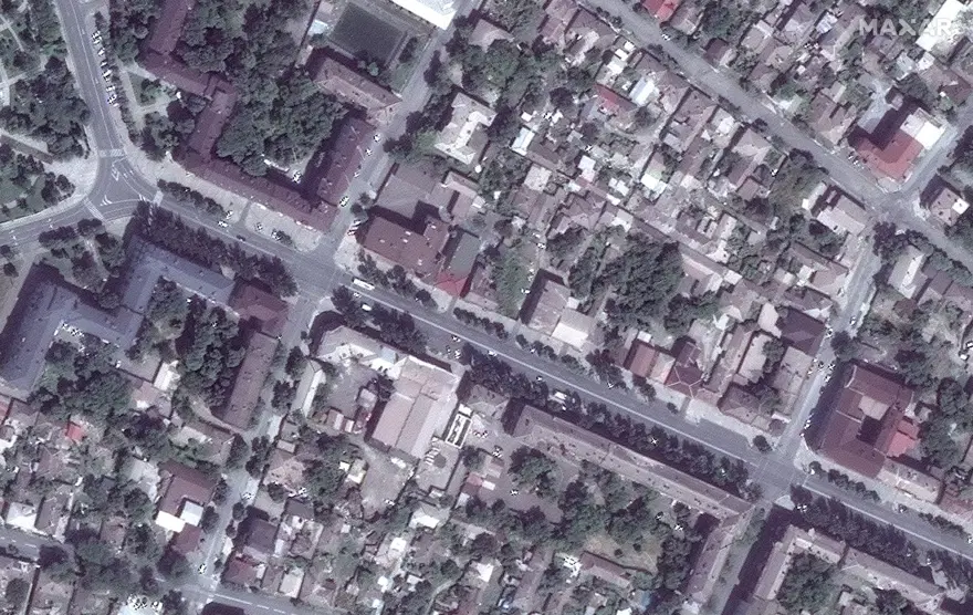 Mariupol'deki yıkım uydudan görüntülendi: Şehirdeki yerleşim yerlerinin neredeyse tamamı harabeye döndü 9