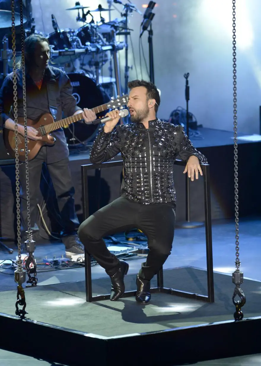 Tarkan Açıkhava'da türkü söyledi 1 Tarkan Açıkhava'da türkü söyledi 1