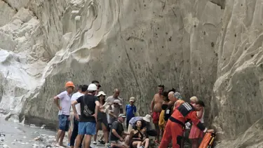 Saklıkent Kanyonu'nu gezerken kafalarına kaya parçası düştü