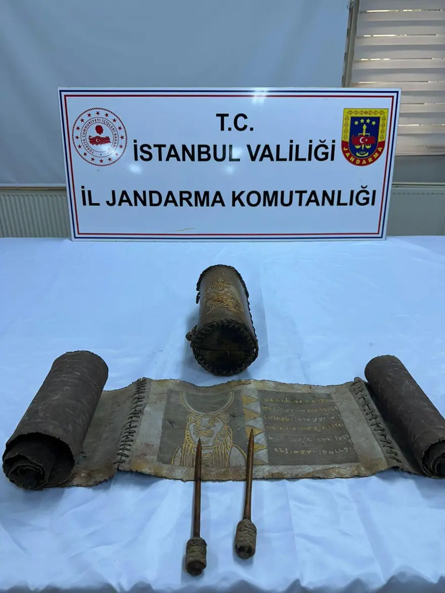 Bin 200 yıllık altın yazma Tevrat'ı 1,5 milyon dolara satacaklarmış 3