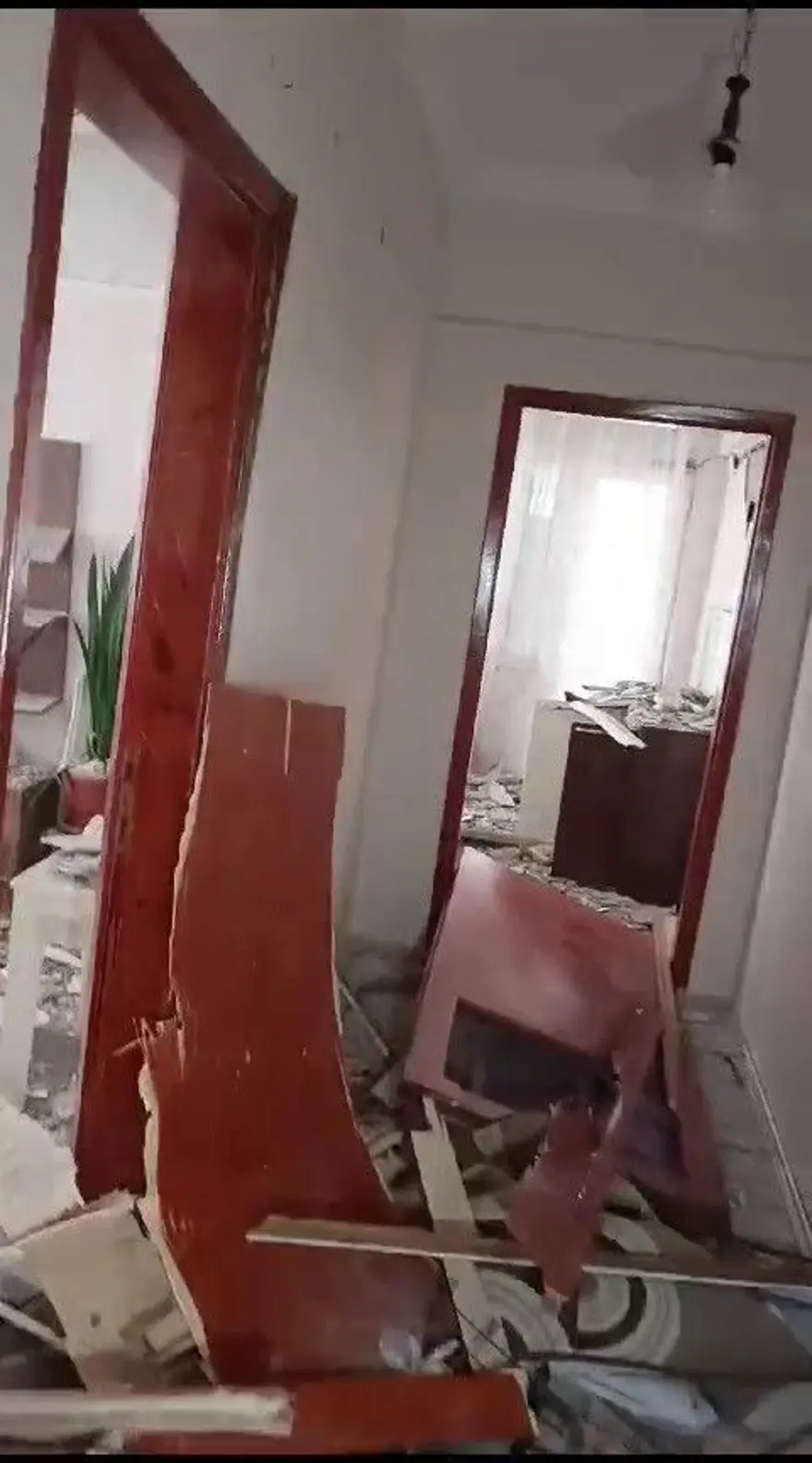 Çorum'daki patlamada hasar alan evin içi görüntülendi 2