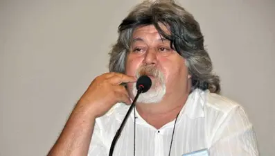 Yazar Aziz Nesin'in oğlu Ahmet Nesin hakkında yakalama kararı