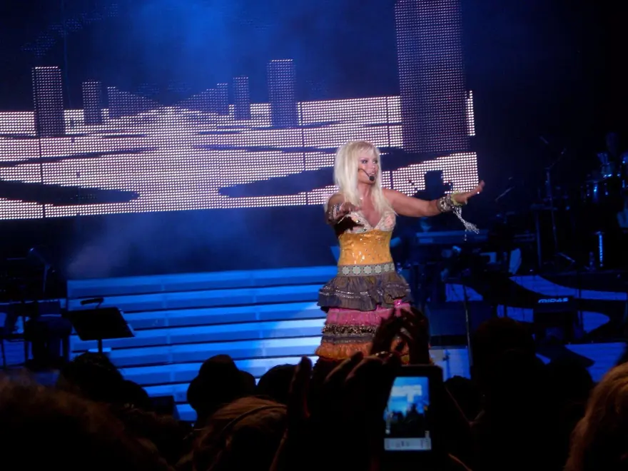 Süperstar Ajda Pekkan İngiliz basınında: Kaç yaşında? 3 Süperstar Ajda Pekkan İngiliz basınında: Kaç yaşında? 3