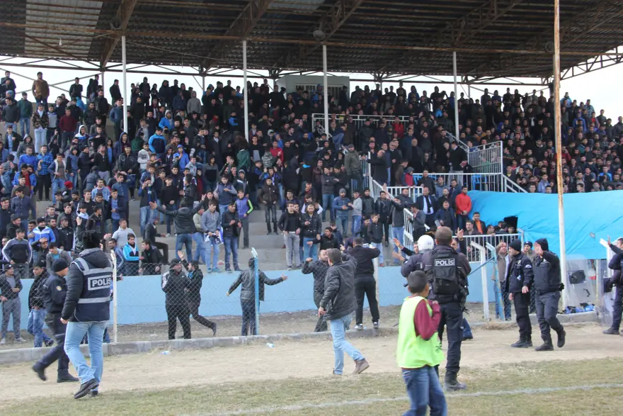 Maçta kavga çıktı: 2 kişi yaralandı 1 Maçta kavga çıktı: 2 kişi yaralandı 1