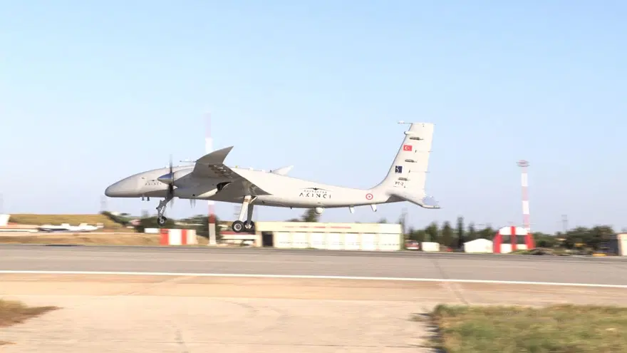 Bayraktar AKINCI TİHA'nın ikinci prototipi ilk uçuş testini başarıyla tamamladı 15