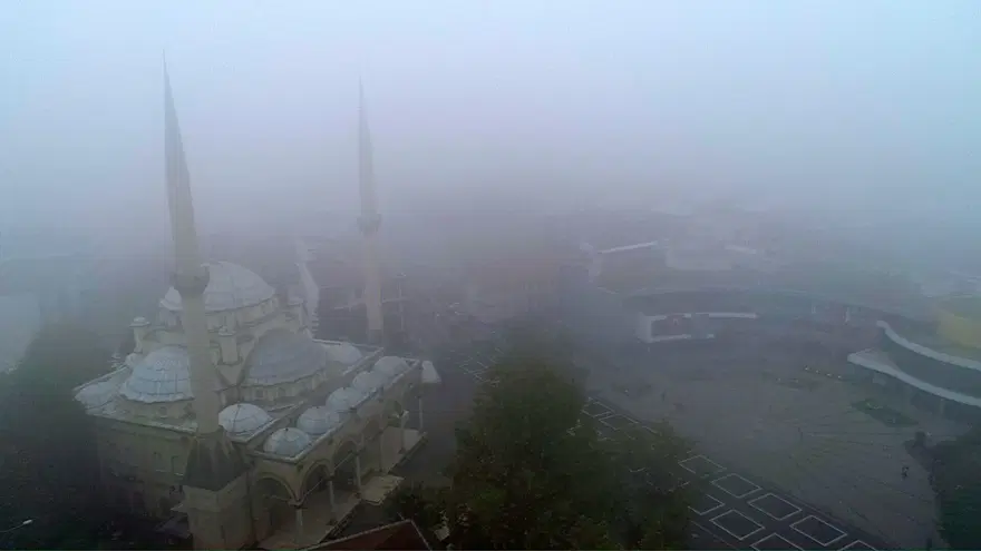 DÜZCE KENT MERKEZİNDE DE SİS ETKİLİ OLUYOR 3 DÜZCE KENT MERKEZİNDE DE SİS ETKİLİ OLUYOR 3