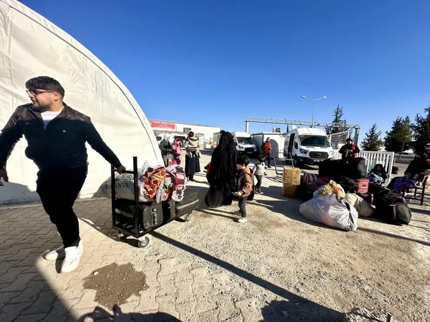 Sınır kapılarında dönüş yoğunluğu: 5 günde 7 bin 871 Suriyeli döndü 