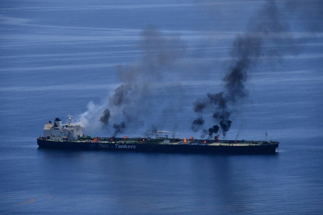 Yemen'deki Husiler, Kızıldeniz'de vurulan Yunan petrol gemisinin çekilmesine izin verdi