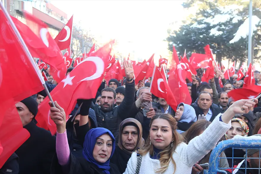 Van, Hakkari ve Bingöl'de terör saldırıları protesto edildi 17