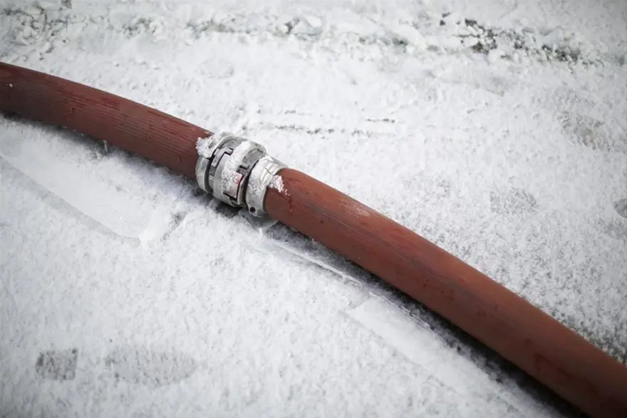 İtfaiyenin buzla mücadelesi 88