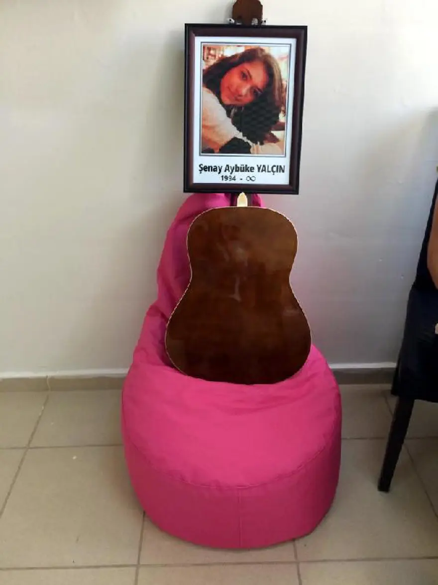 Şehit öğretmen Aybüke Yalçın ve Eren Bülbül'ün okulunda eğitim buruk başladı 4 Şehit öğretmen Aybüke Yalçın ve Eren Bülbül'ün okulunda eğitim buruk başladı 4