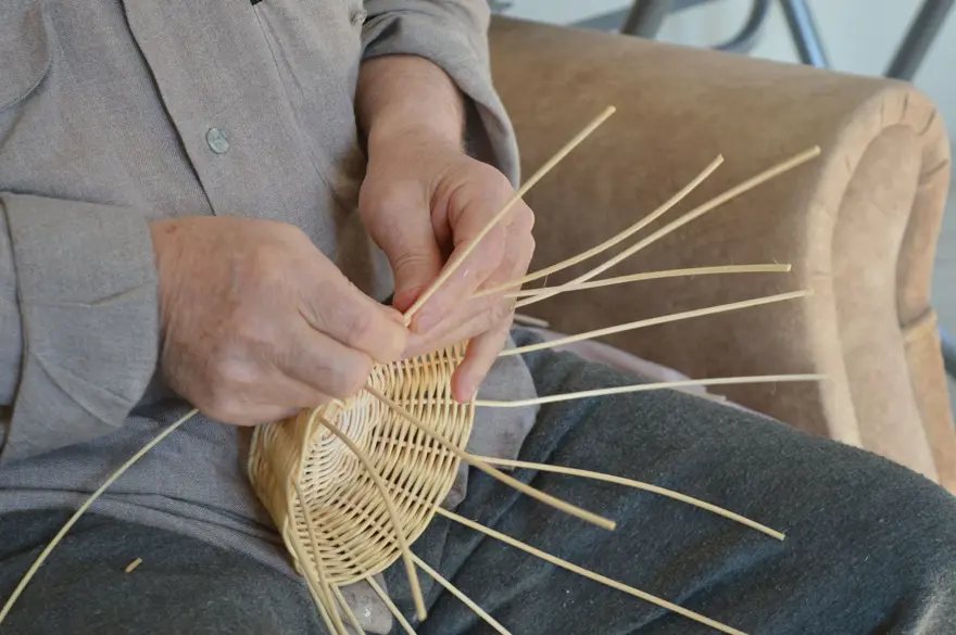 Mardinli 79 yaşında görme engelli usta Beyrut'ta öğrendi: El becerisini gelir kapısına dönüştürdü 1