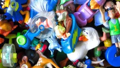 Çocuklara yönelik promosyon ürün yasaklandı (Oyuncak hediyeli hamburgere son)