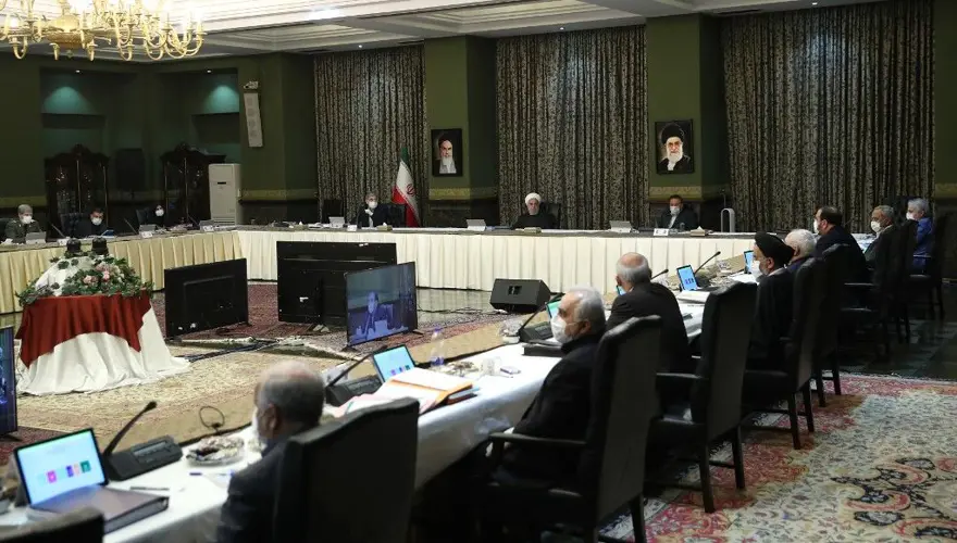 İran'da Bakanlar Kurulu'nda maske takıldı 2 İran'da Bakanlar Kurulu'nda maske takıldı 2