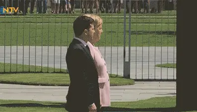 Almanya Başbakanı Merkel'in titremesinin nedeni ne? (Uzman yorumu)