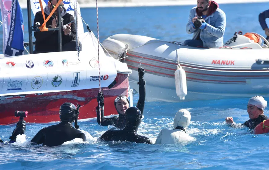 Şahika Ercümen'den Salda Gölü'nde dünya rekoru 5