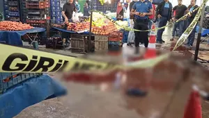 Husumetlisini pazarda bıçakladı: 1 ölü, 1 yaralı Husumetlisini pazarda bıçakladı: 1 ölü, 1 yaralı