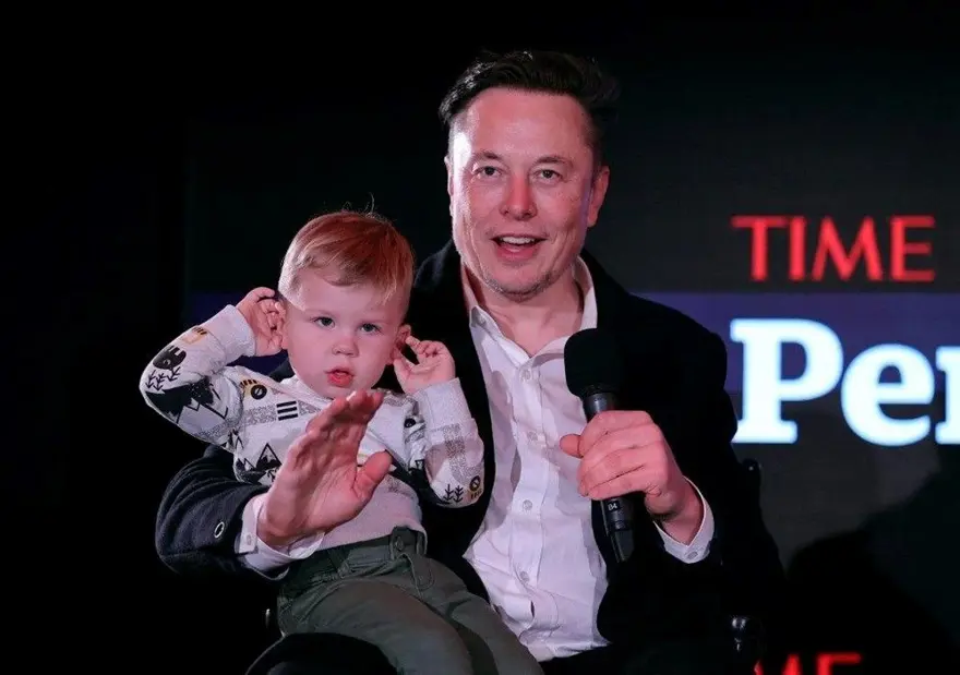 Elon Musk'ın babası filmden endişeli: Beni çarmıha gerecekler! 