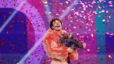 Eurovision galibi Nemo İsviçre'yi "üçüncü cinsiyeti" tanımaya çağırdı