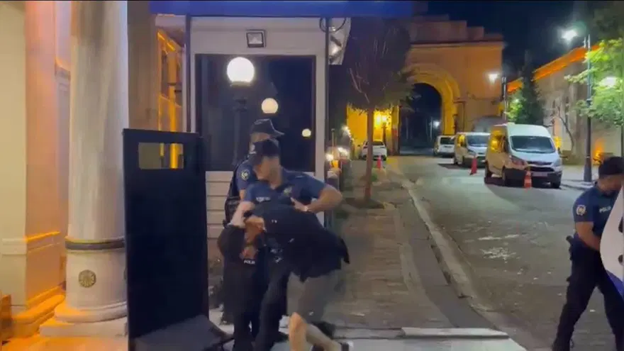 Yüksek ses ihbarına giden polisin burnunu kırdılar 5 Yüksek ses ihbarına giden polisin burnunu kırdılar 5