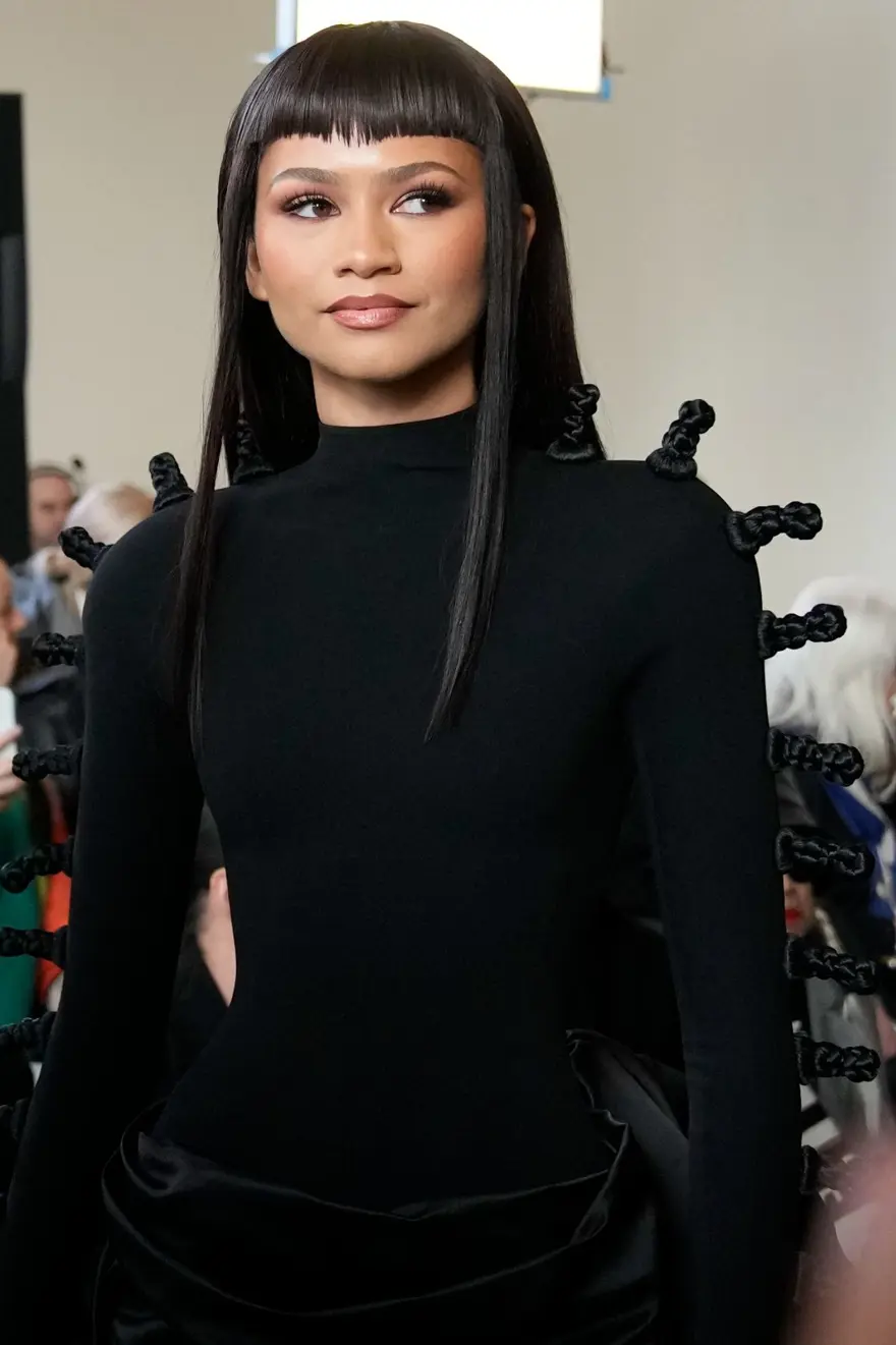 Her detay şaşkınlık yarattı: Paris Moda Haftası'nda "robot bebek" 4 Her detay şaşkınlık yarattı: Paris Moda Haftası'nda "robot bebek" 4