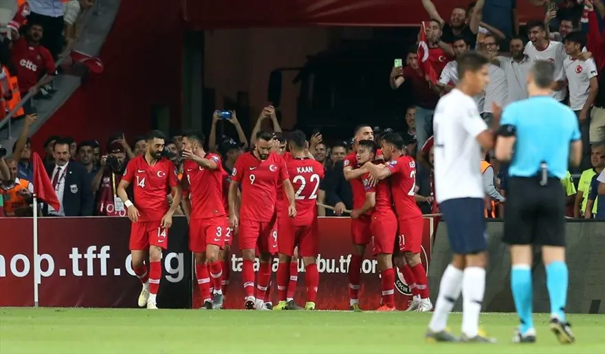 "TÜRKİYE'YE DİRENEN TEK İSİM, HUGO LLORİS" 4