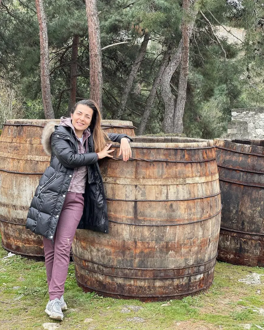 Oyuncu Burcu Kara doğduğu eve tadilat: Çökmesine gönlüm hiç razı değildi 3 Oyuncu Burcu Kara doğduğu eve tadilat: Çökmesine gönlüm hiç razı değildi 3