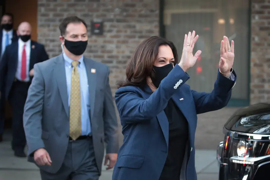 Kamala Harris ayakkabı tercihiyle gündemde 4