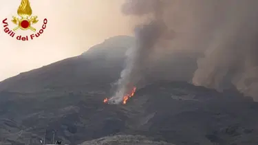 Stromboli yanardağı yeniden faaliyette